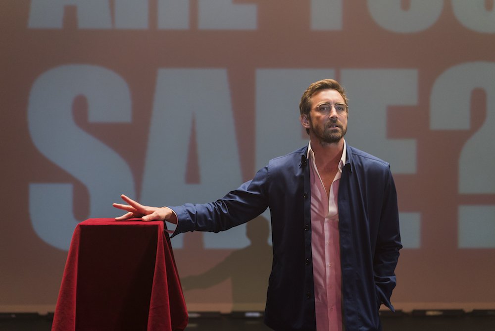 Ли Пэйс превратился в Стива Джобса в 3-м сезоне Halt and Catch Fire. - Изображение 1 Ли Пэйс превратился в Стива Джобса в 3-м сезоне Halt and Catch Fire. - Изображение 1